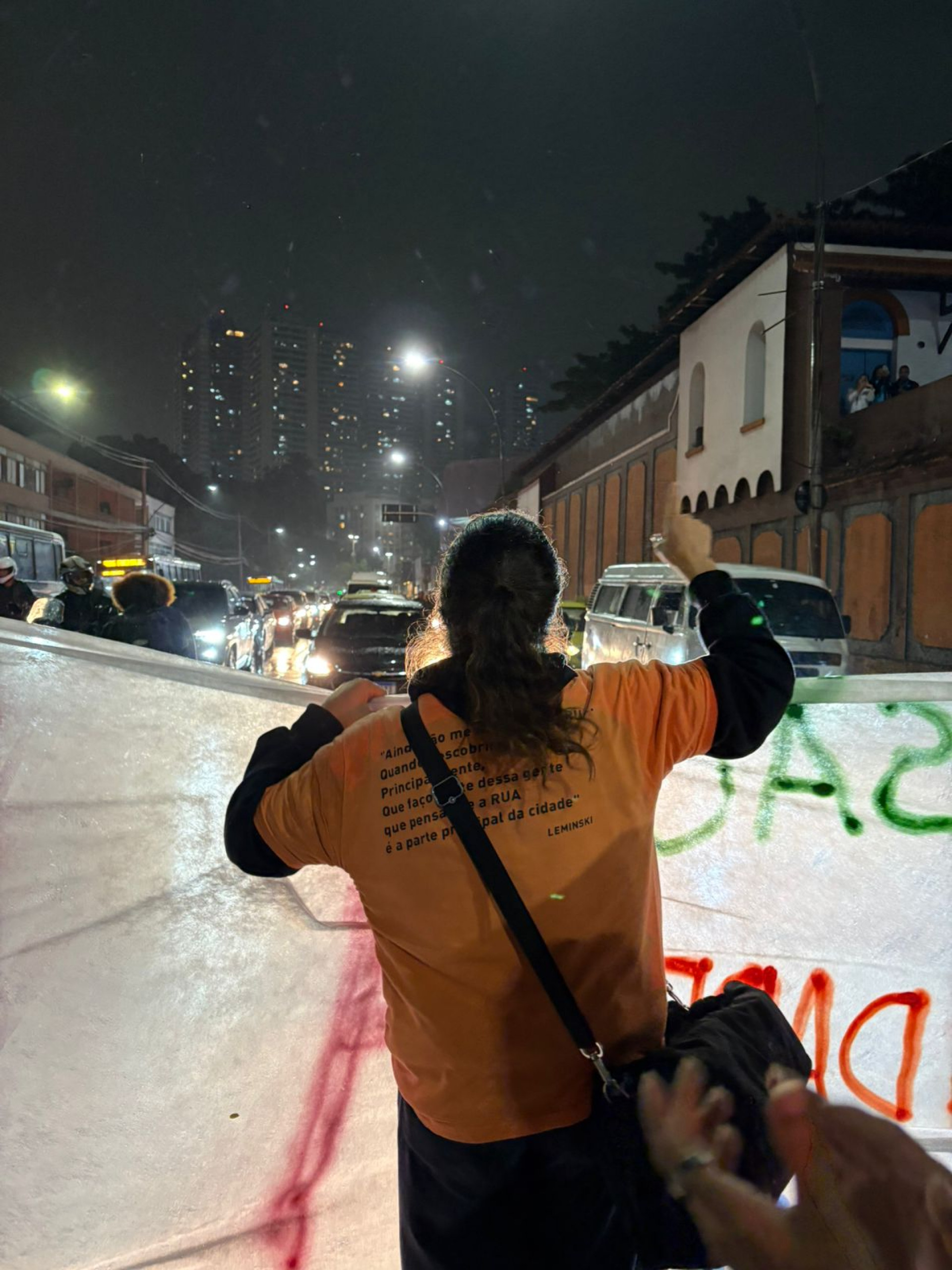 Estudantes da UFRJ realizaram uma manifesta&ccedil;&atilde;o na Avenida Venceslau Br&aacute;s, em Botafogo, pr&oacute;ximo ao campus da Praia Vermelha - Divulga&ccedil;&atilde;o