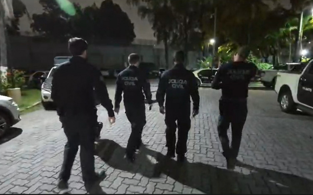 Agentes cumprem mandados de busca e apreens&atilde;o nas zonas Oeste e Norte do Rio