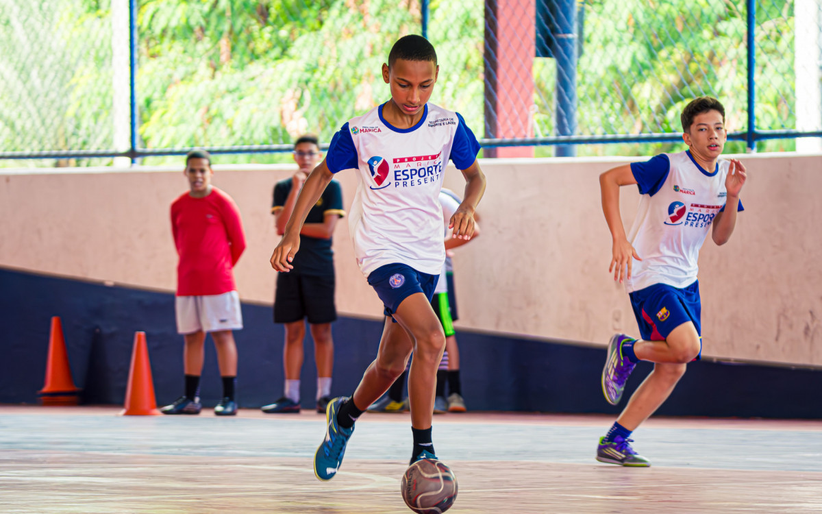 Maricá oferece aulas gratuitas de futsal para adolescentes nas arenas esportivas