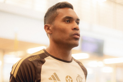 Alex Sandro volta a sentir dores e deve desfalcar Flamengo em clássico