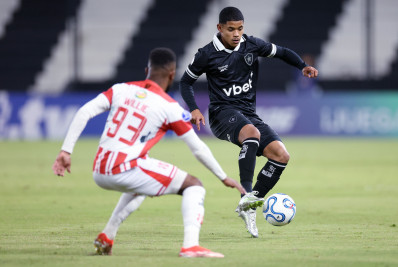 Huguinho chega a três jogos seguidos como titular e se consolida no Botafogo