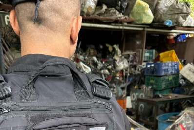 Operação Asfixia: agentes interditam ferro-velho clandestino no Fonseca