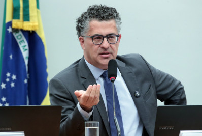 Sem acordo sobre transição, relatório da PEC do fim da escala 6x1 é adiado para segunda-feira