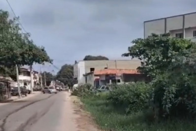 Muito lixo espalhado em estrada de Rio Dourado revolta moradores em Casimiro