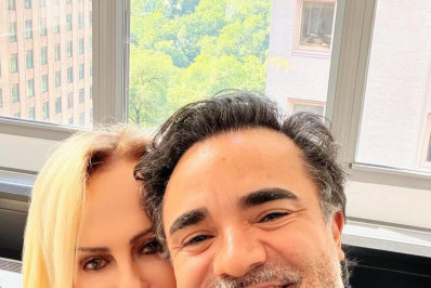 De férias em Nova York, Ana Maria Braga posa com o marido