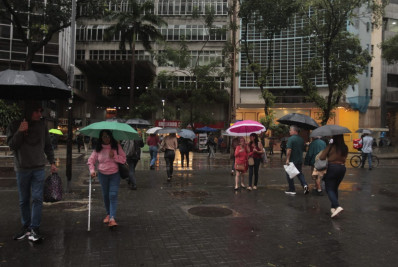 Chuva causa transtornos em diversos bairros do Rio