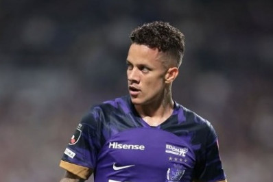 Campeão brasileiro pelo Fluminense, atacante acerta com clube da Série B