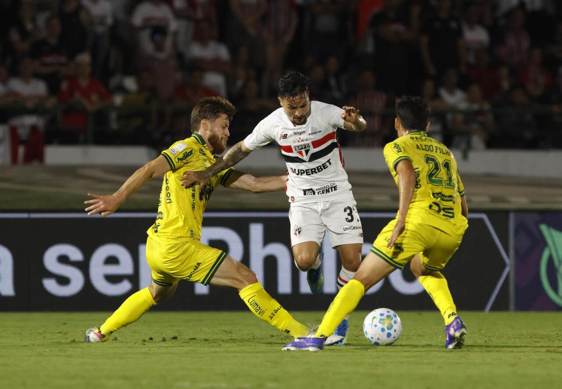 S&atilde;o Paulo e Botafogo negociam para anular multas de Artur e Ferraresi; entenda