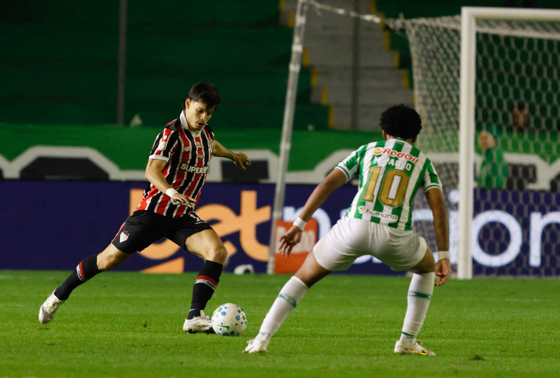 S&atilde;o Paulo v&ecirc; temporada mudar de rumo ap&oacute;s sequ&ecirc;ncia sem vit&oacute;rias e liga alerta