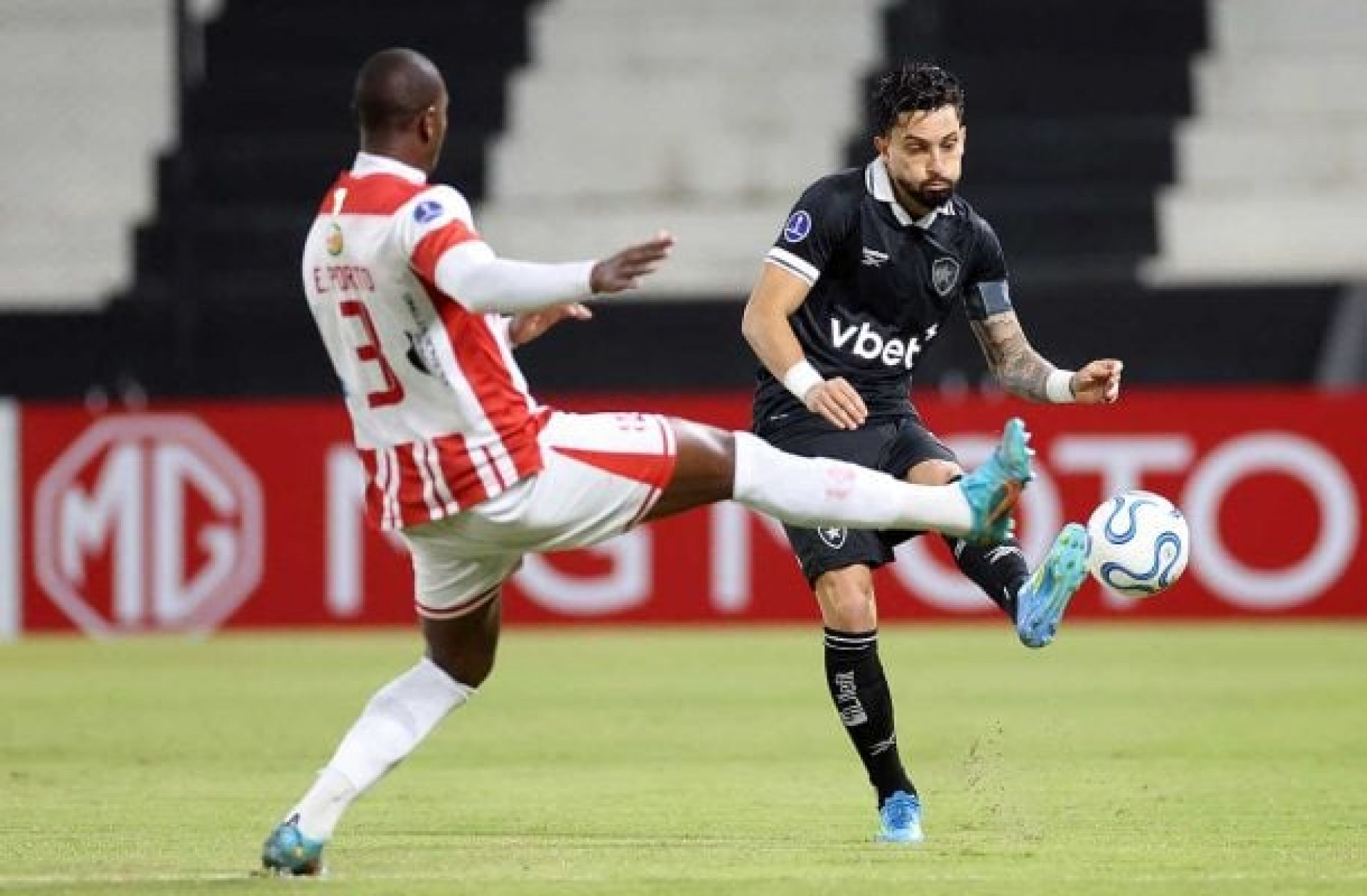 Atua&ccedil;&otilde;es do Botafogo contra o Petrolero: ataque 3 x 0 defesa