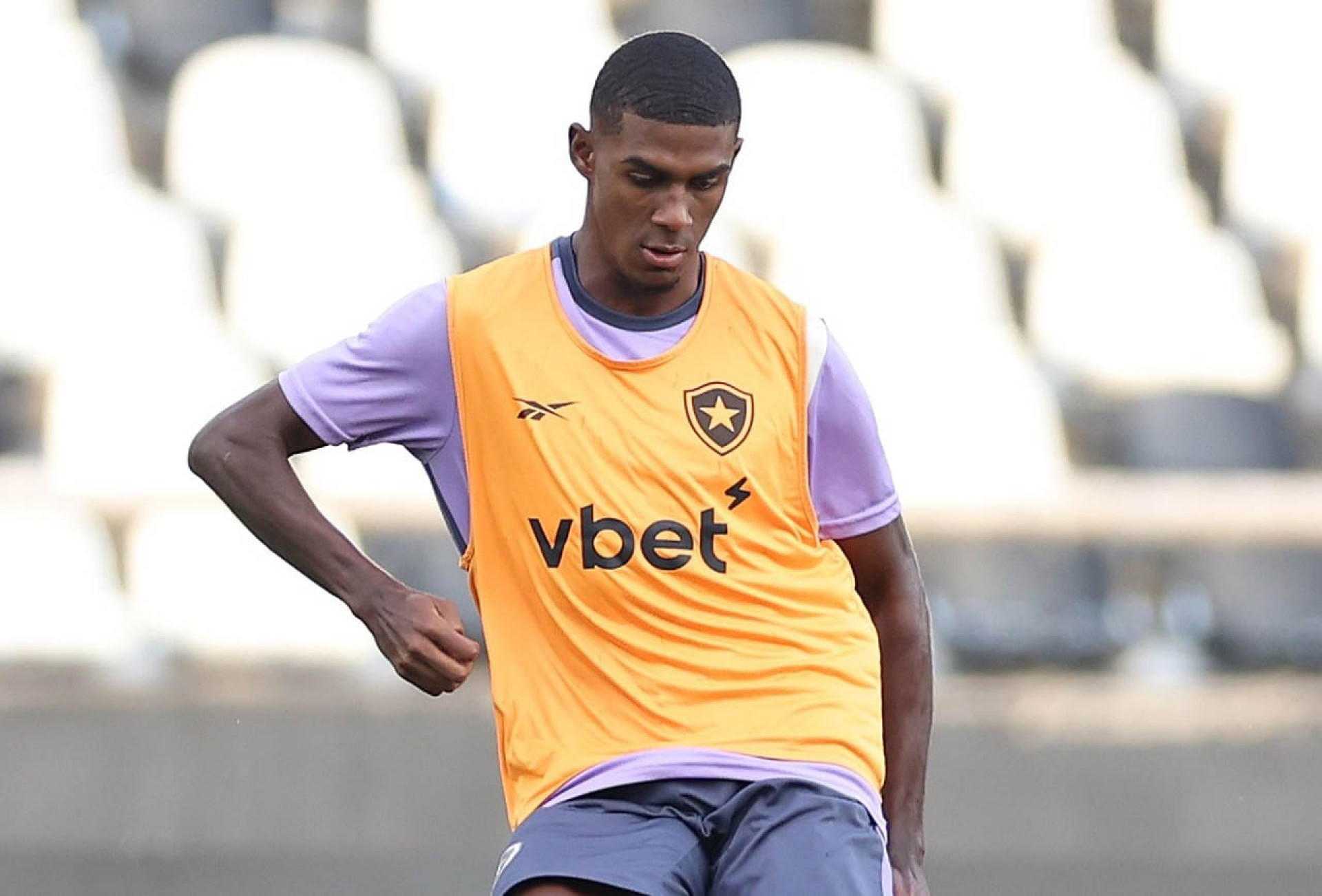 Wallace Davi reaparece no Botafogo e vira op&ccedil;&atilde;o na Sula