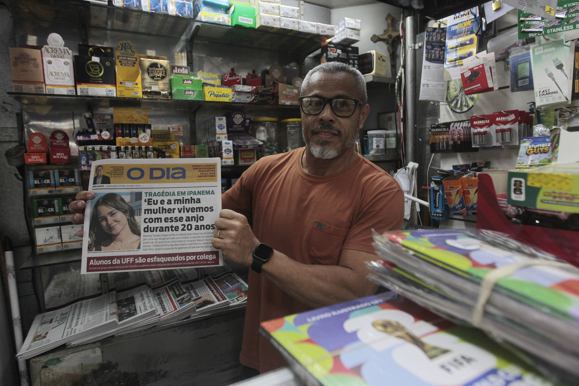 Fernando da Silva, 53 anos, jornaleiro do Centro do Rio - Reginaldo Pimenta/Ag&ecirc;ncia O Dia