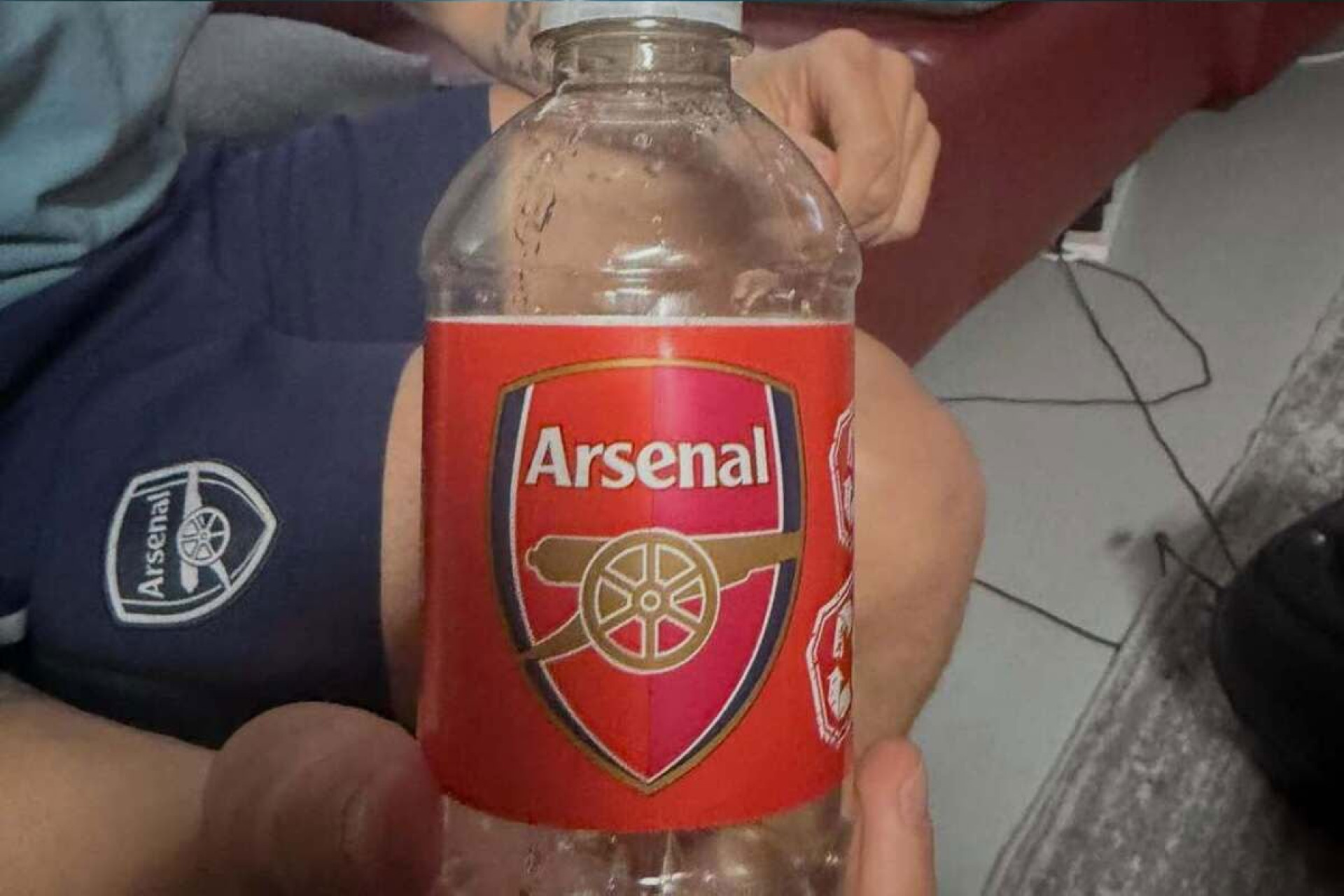 Jogadores do Arsenal comemoram t&iacute;tulo da Premier League at&eacute; o amanhecer em Londres