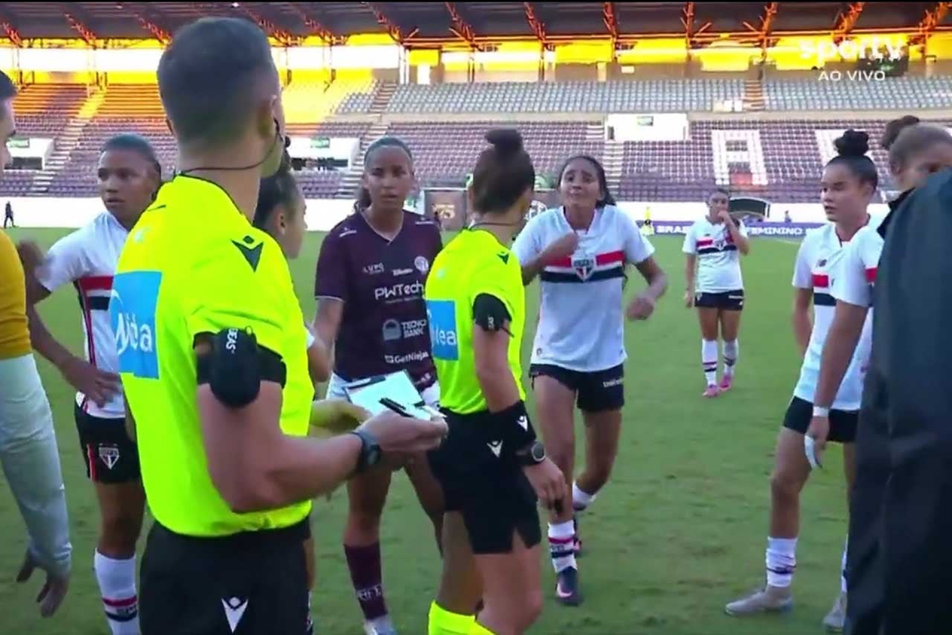 Jogadora do S&atilde;o Paulo sub-20 acusa maqueiro de misoginia