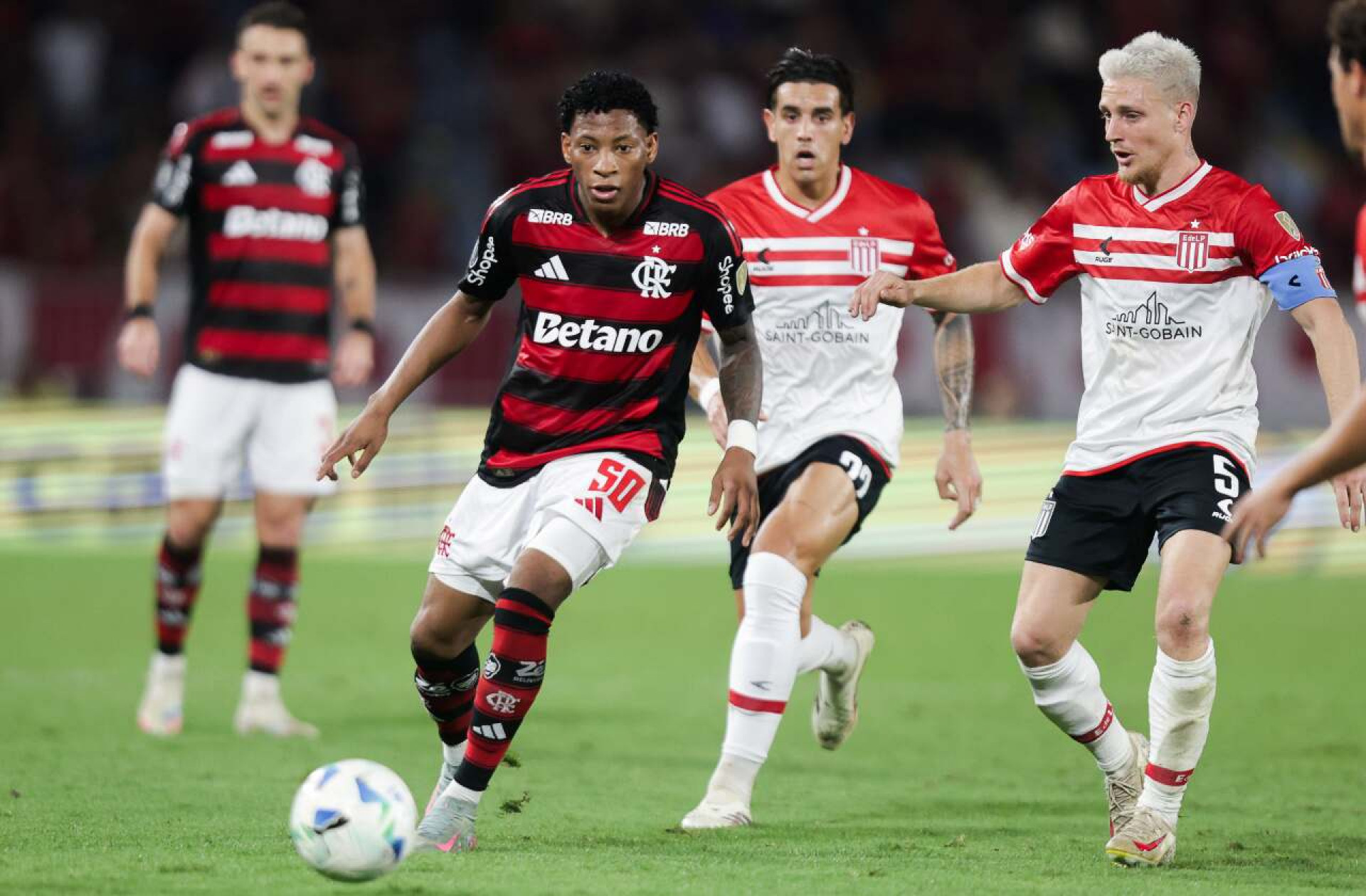 Flamengo reencontra Estudiantes no Maracan&atilde; ap&oacute;s menos de um ano