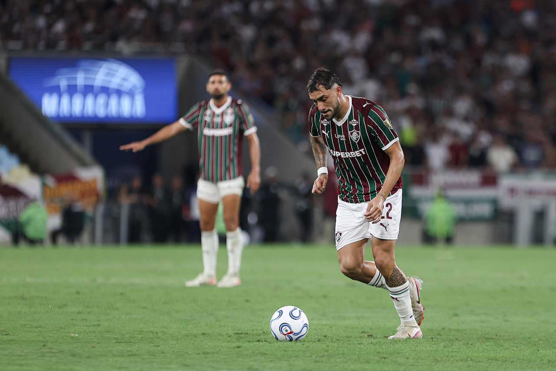 Zaga do Fluminense falha novamente e vira principal amea&ccedil;a na temporada
