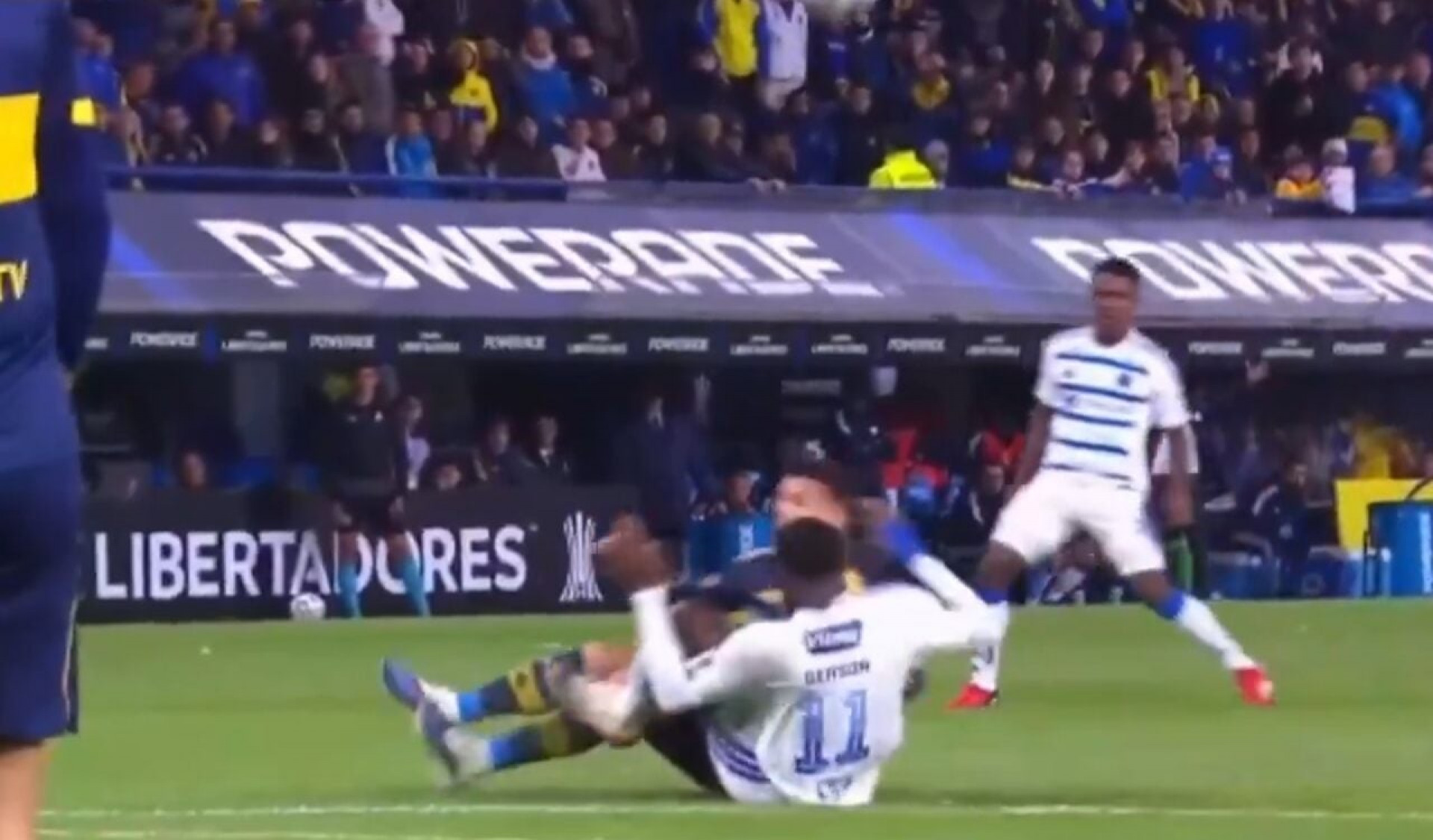 Conmebol divulga VAR em lance pol&ecirc;mico no fim do jogo entre Cruzeiro e Boca