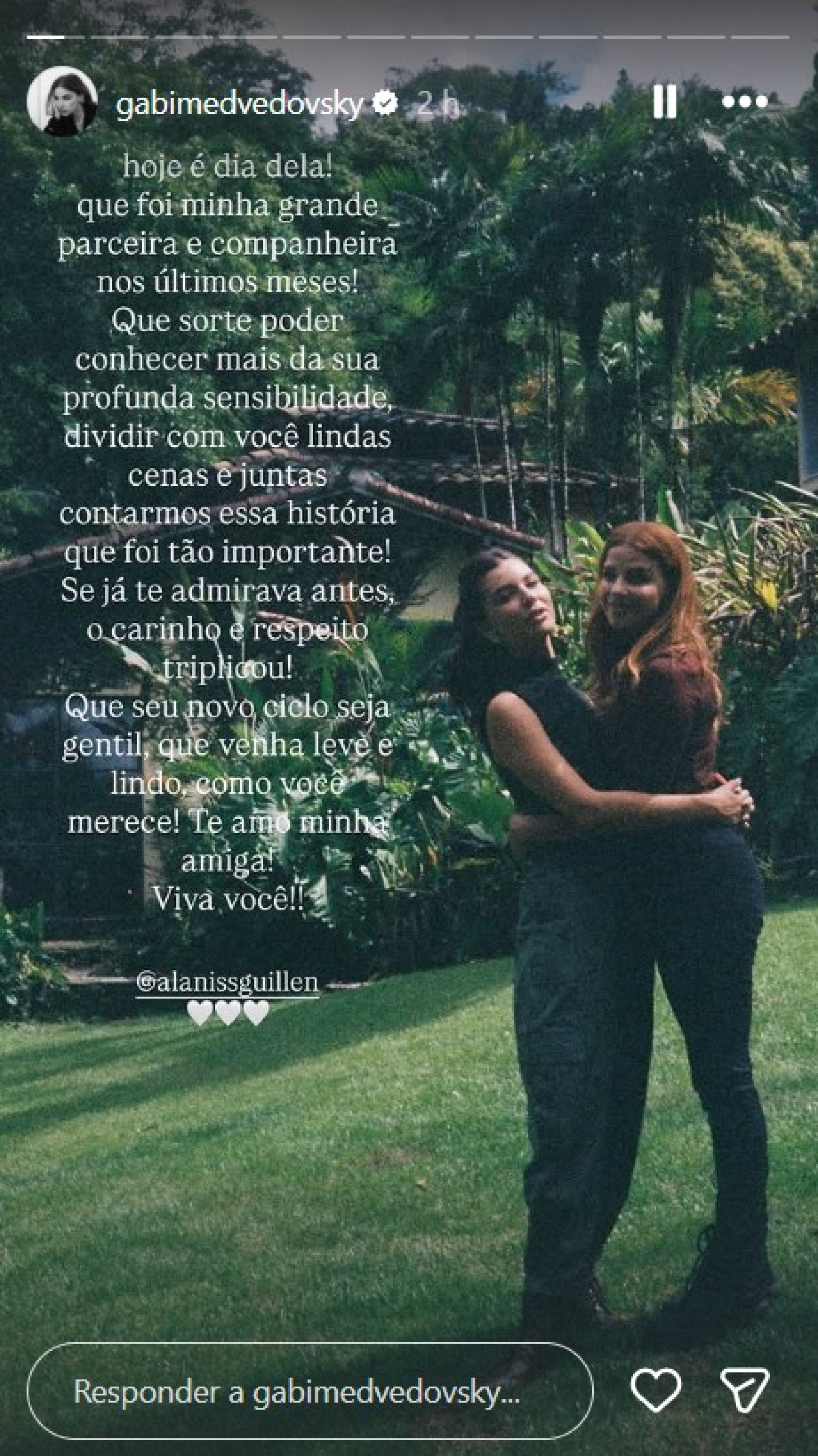 Gabriel Medvedovsky parabeniza Alanis Guillen pelo aniversário da atriz - Reprodução / Instagram