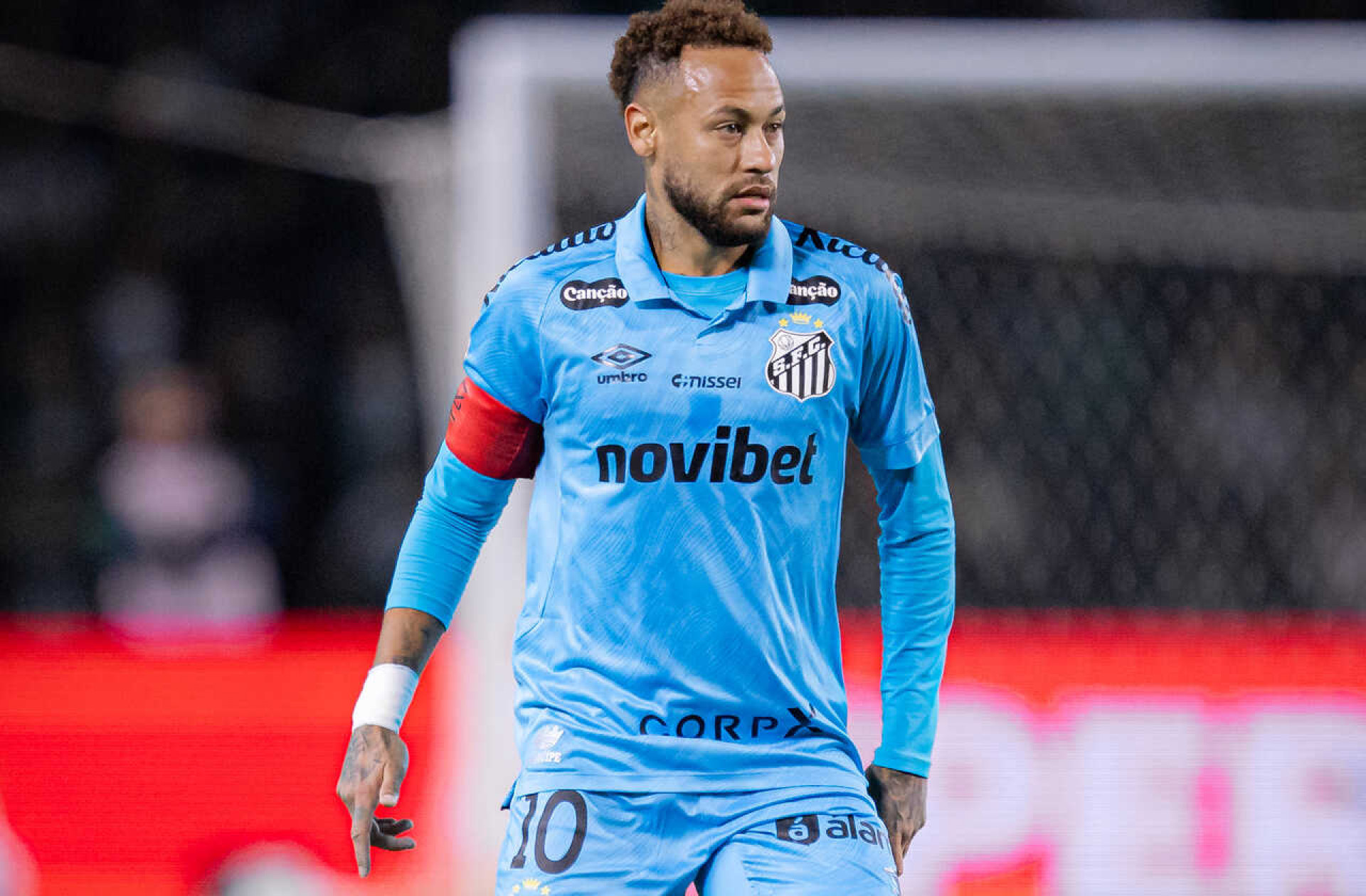 M&eacute;dico do Santos revela pequena les&atilde;o na panturrilha de Neymar
