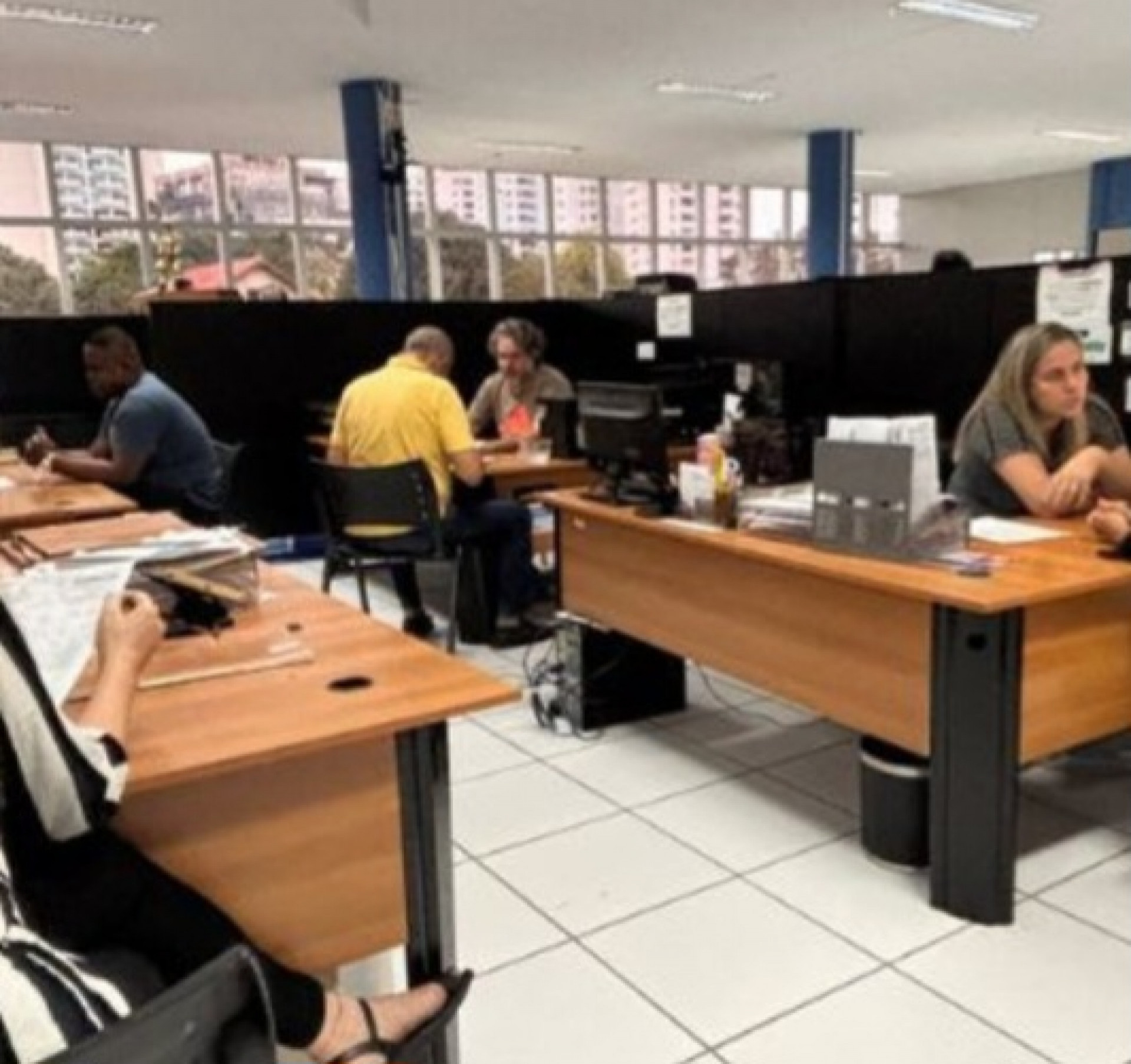 Pequenos negócios facilitados por meio de unificação para a definição