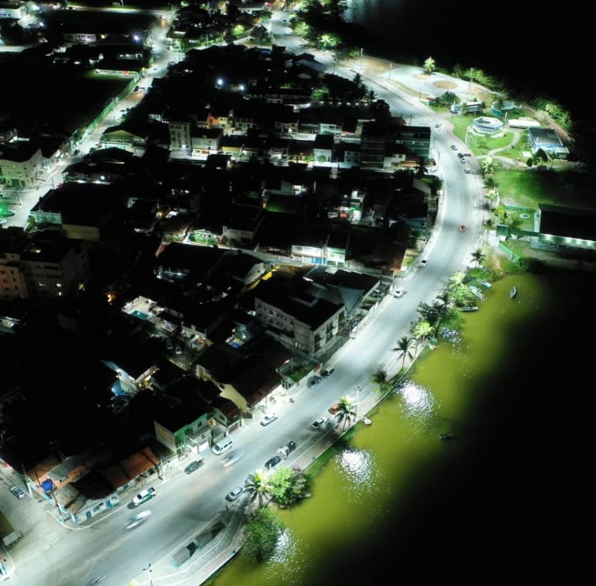 Reparo na rede de iluminação pública de Saquarema poderá ser solicitado por QR Code existente nos postes - Divulgação/Prefeitura de Saquarema