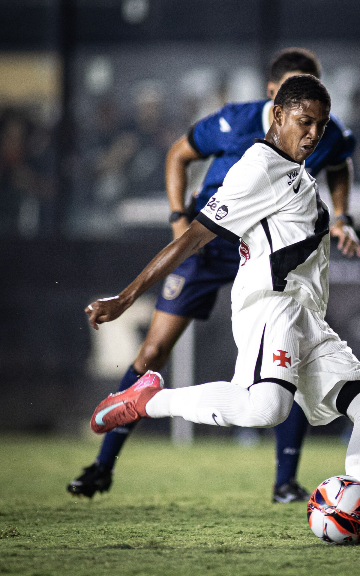 João Vitor tem 20 anos - Matheus Lima / Vasco