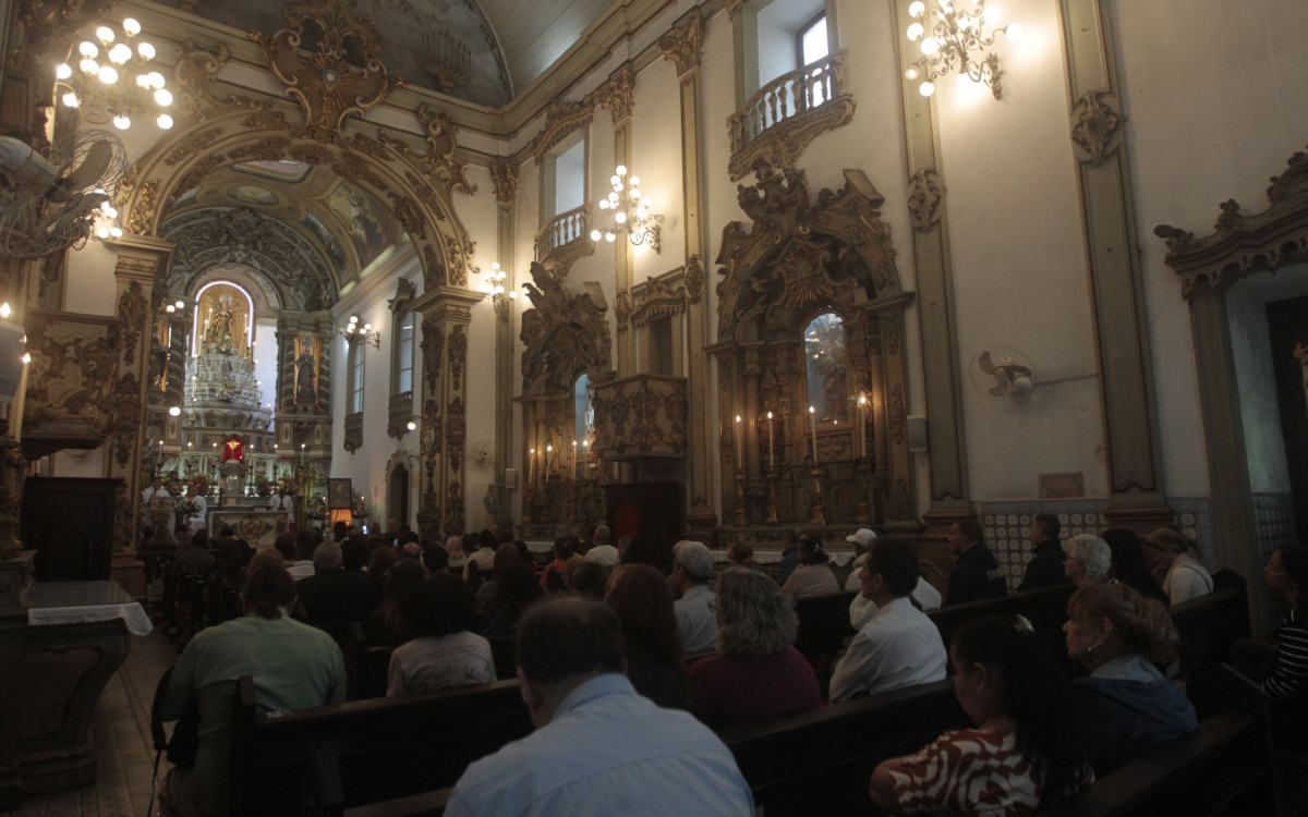 Santuário Arquidiocesano de Santa Rita, onde haverá amanhã uma festa pelo dia da santa. Na foto, movimentação dos devotos no local, nesta quinta-feira (21). - Reginaldo Pimenta/Agência O Dia
