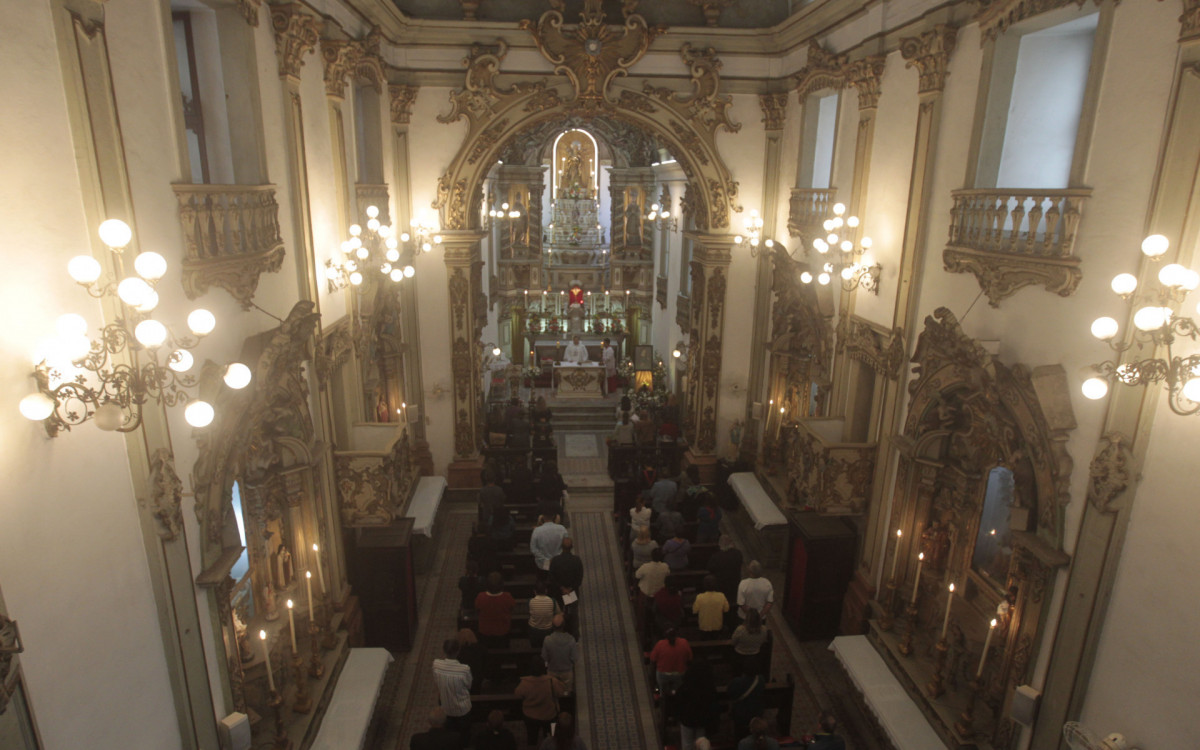 Santuário Arquidiocesano de Santa Rita, onde haverá amanhã uma festa pelo dia da santa. Na foto, movimentação dos devotos no local, nesta quinta-feira (21). - Reginaldo Pimenta/Agência O Dia