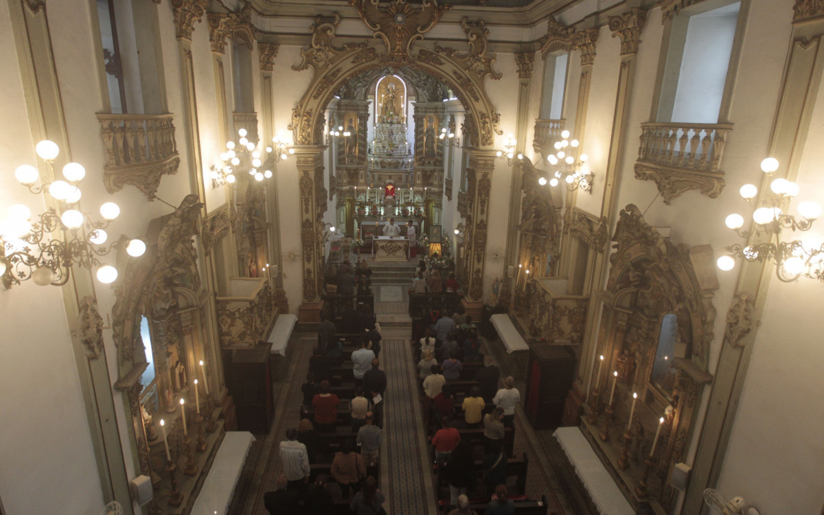 Santuário Arquidiocesano de Santa Rita, onde haverá amanhã uma festa pelo dia da santa. Na foto, movimentação dos devotos no local, nesta quinta-feira (21). - Reginaldo Pimenta/Agência O Dia