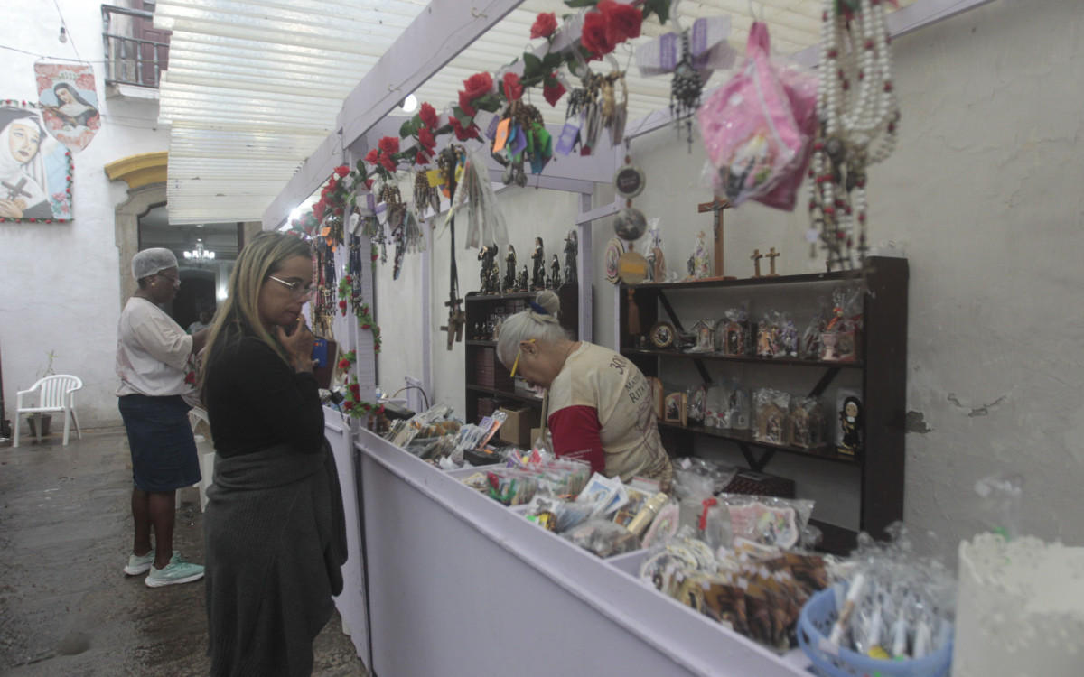 Santuário Arquidiocesano de Santa Rita, onde haverá amanhã uma festa pelo dia da santa. Na foto, movimentação dos devotos no local, nesta quinta-feira (21). - Reginaldo Pimenta/Agência O Dia