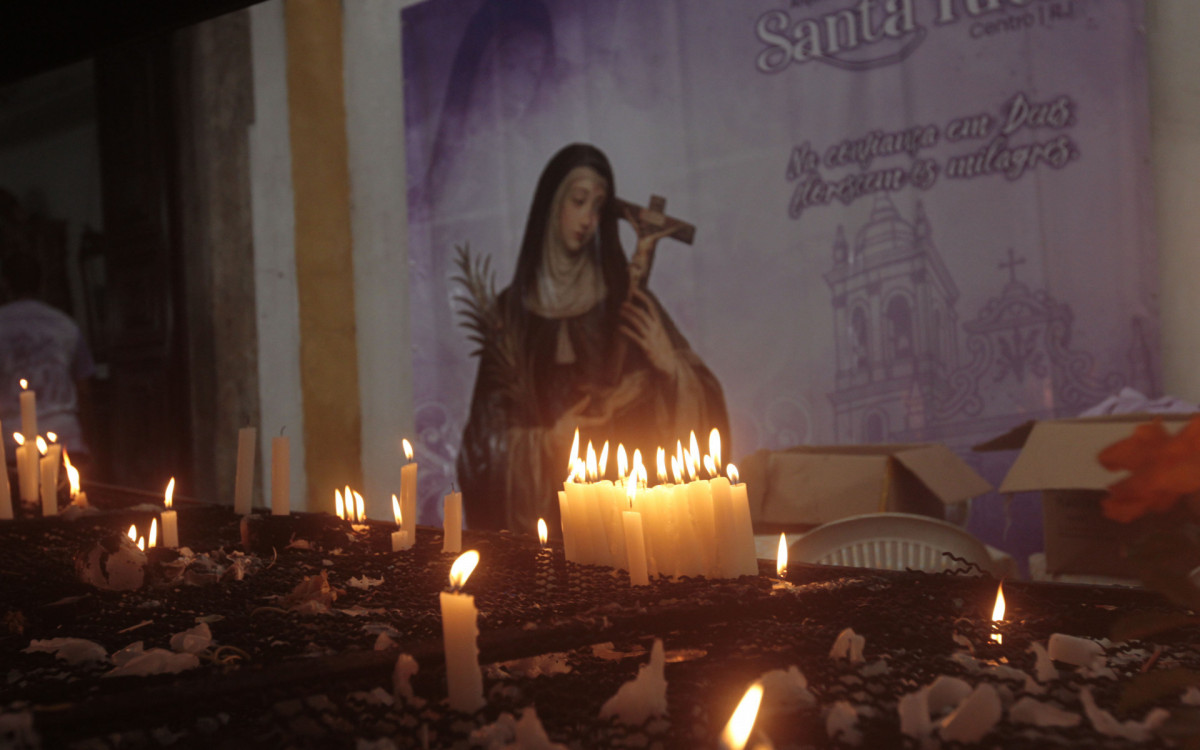 Santuário Arquidiocesano de Santa Rita, onde haverá amanhã uma festa pelo dia da santa. Na foto, movimentação dos devotos no local, nesta quinta-feira (21). - Reginaldo Pimenta/Agência O Dia