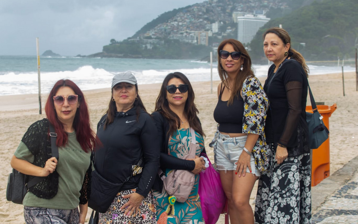 A chilena Roxana Orellana, de 52 anos, de Santiago, que passeava com as amigas diz que tamb&eacute;m foi surpreendida pelo aviso