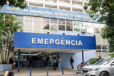 Bebê baleado em Costa Barros é transferido para enfermaria após melhora