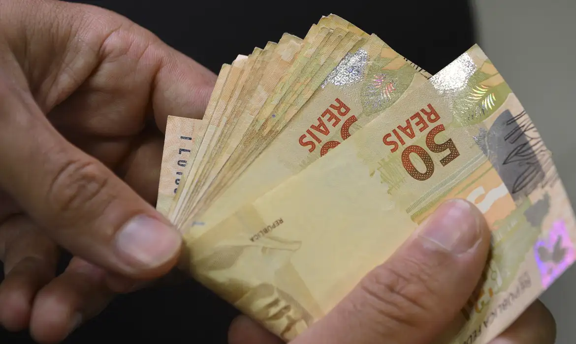Governo do Rio anuncia pagamento das parcelas restantes da recomposição salarial de servidores