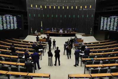 Minirreforma eleitoral limita e parcela multa a partidos políticos