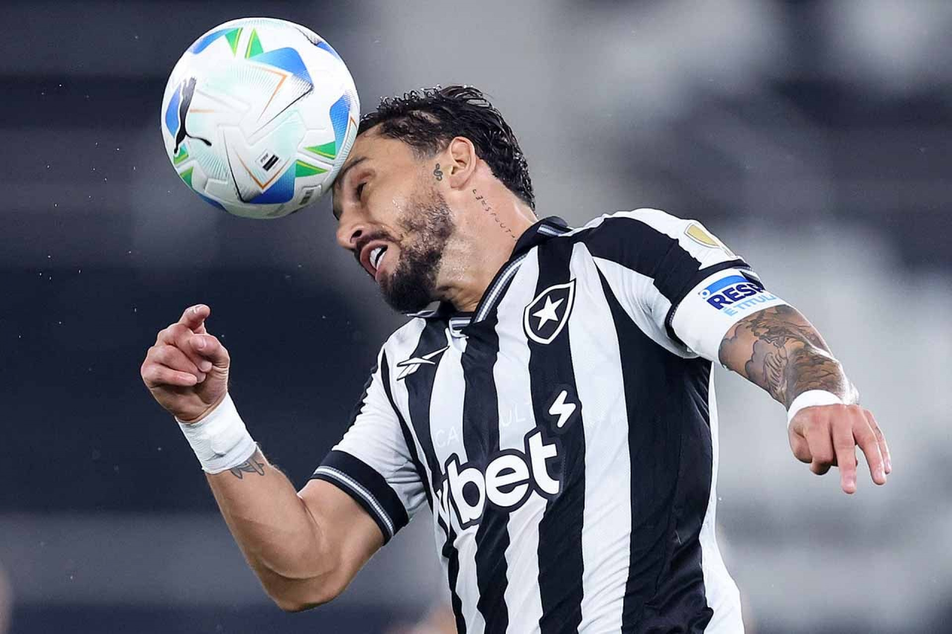 “Vamos conversar no momento certo”, diz Telles sobre renova&ccedil;&atilde;o com o Botafogo