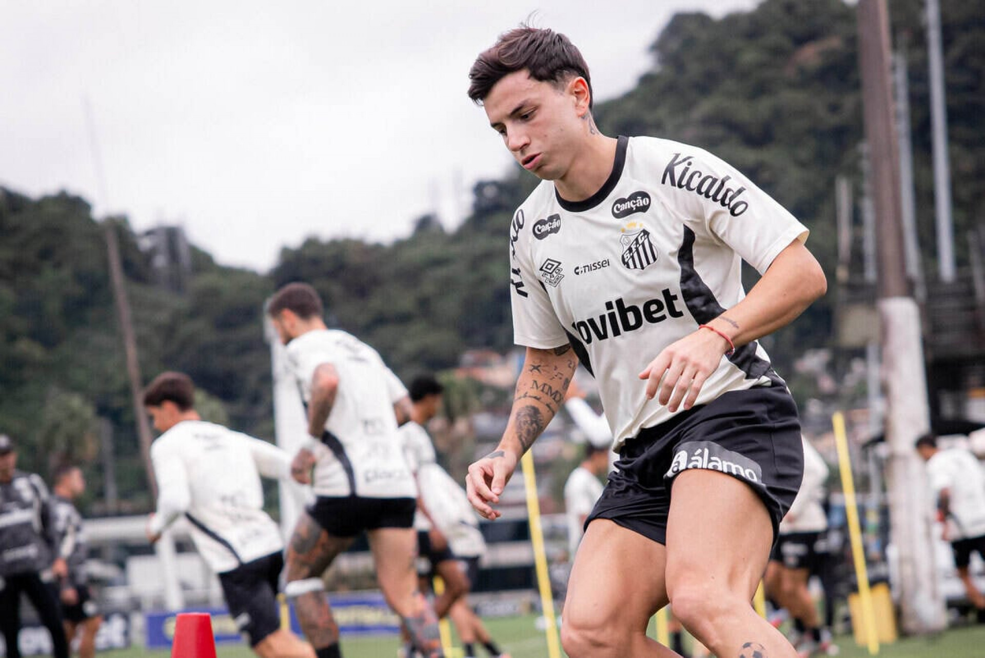 Barreal recebe apenas advert&ecirc;ncia e cumprir&aacute; suspens&atilde;o autom&aacute;tica no Santos