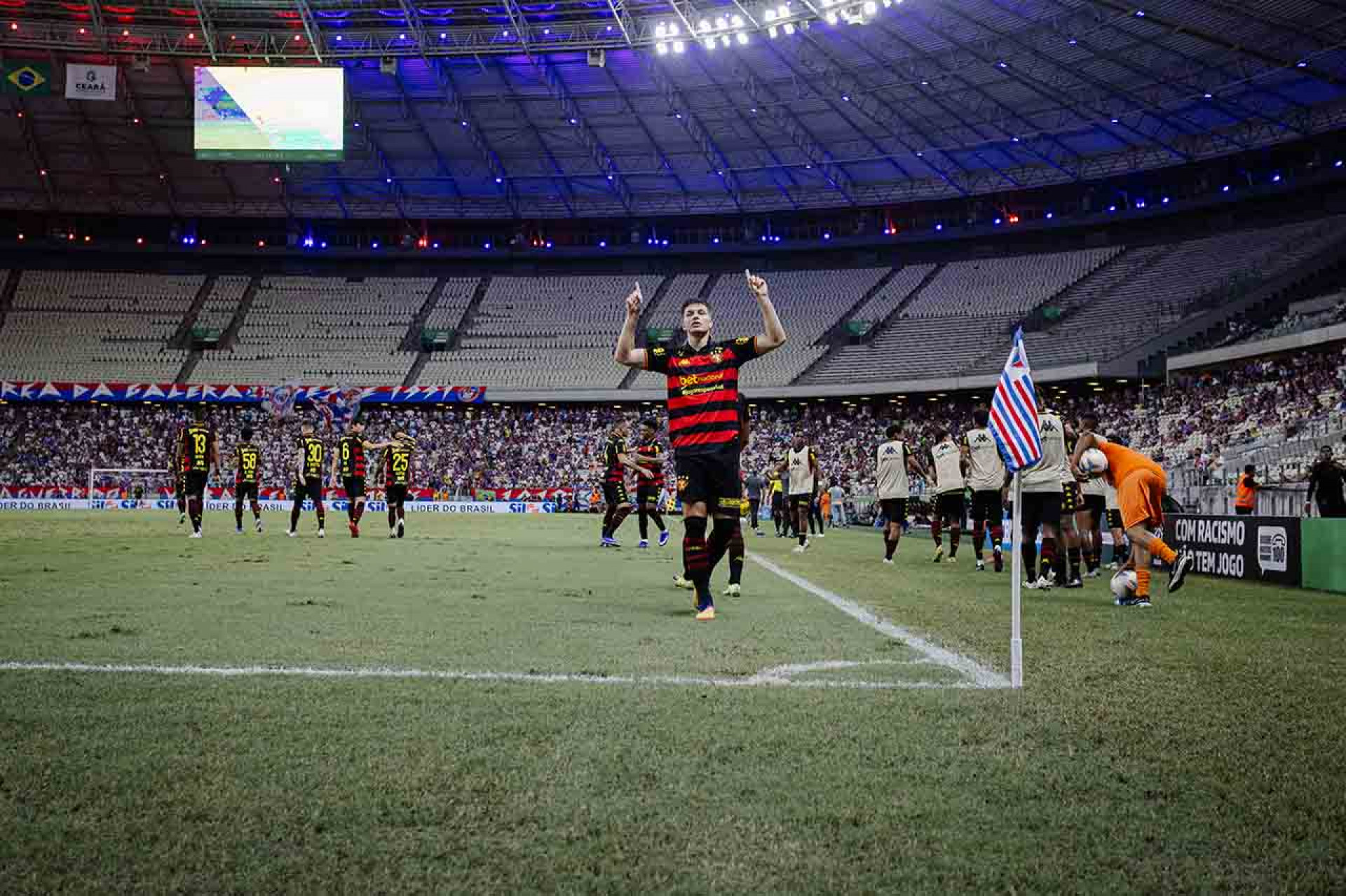 Sport vence o Fortaleza no Castel&atilde;o e fica perto da final do Nordest&atilde;o