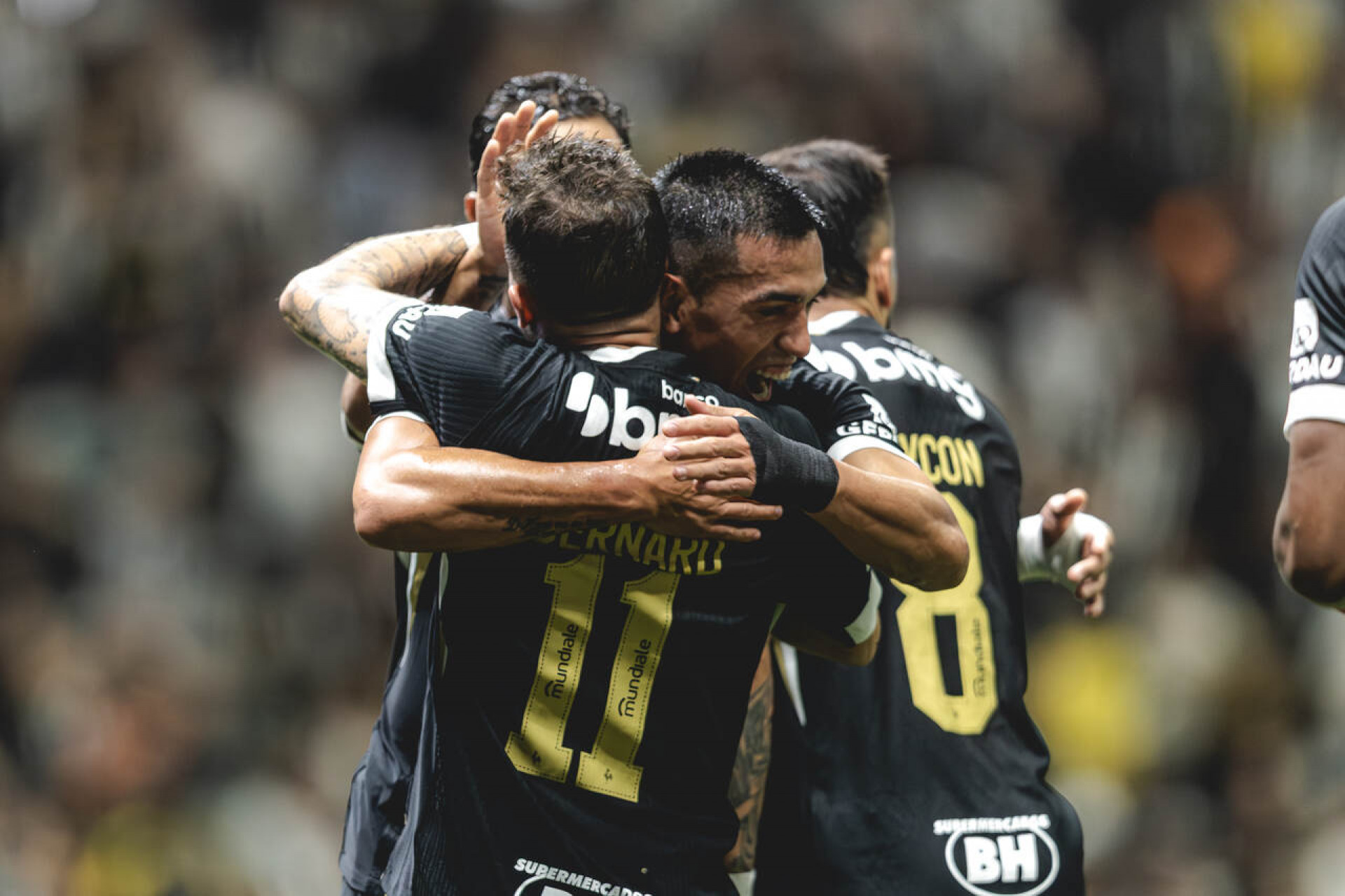 Eduardo Dom&iacute;nguez celebra vit&oacute;ria do Atl&eacute;tico e elogia evolu&ccedil;&atilde;o t&aacute;tica
