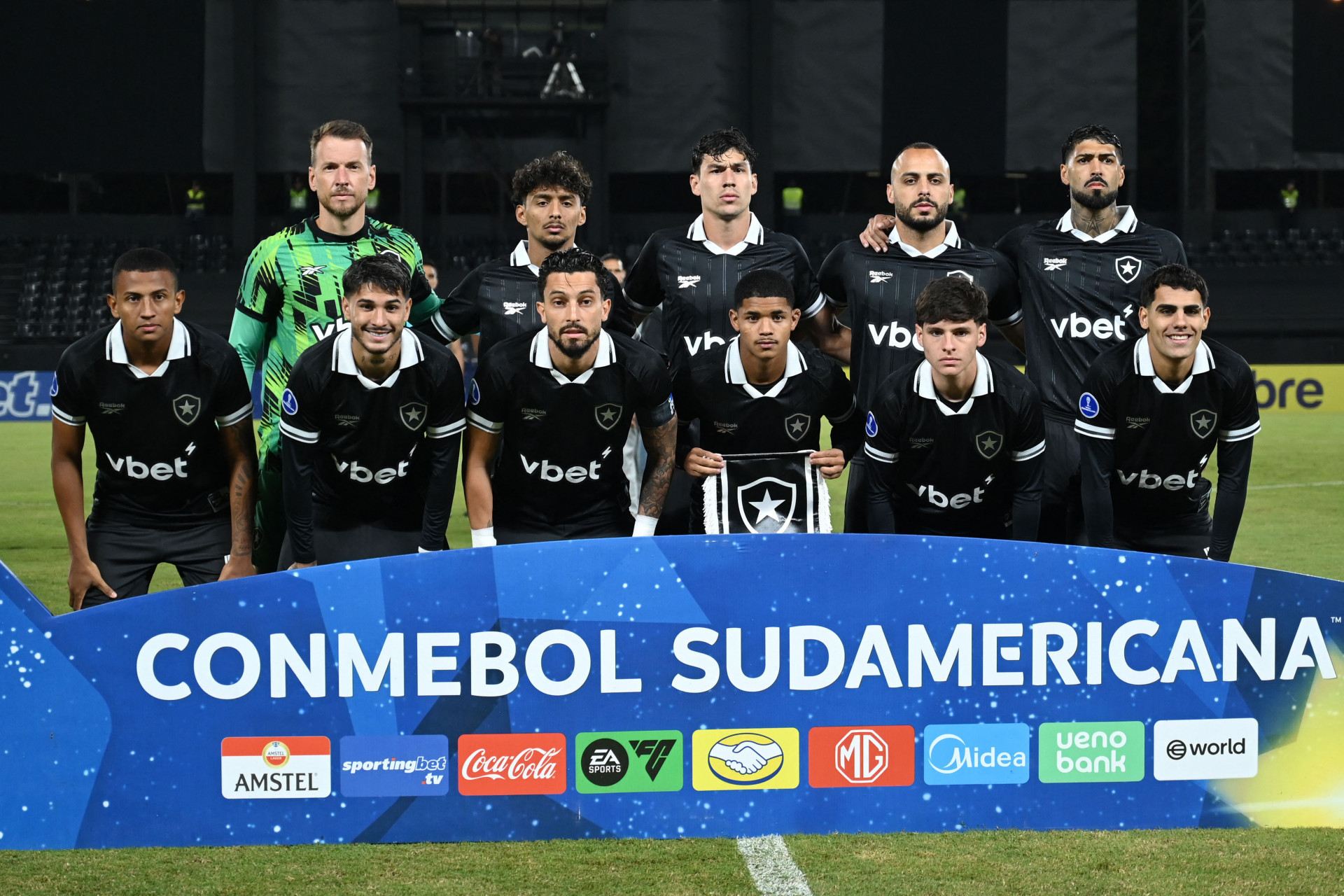Caracas empata com o Racing, e Botafogo garante vaga nas oitavas da Sul-Americana