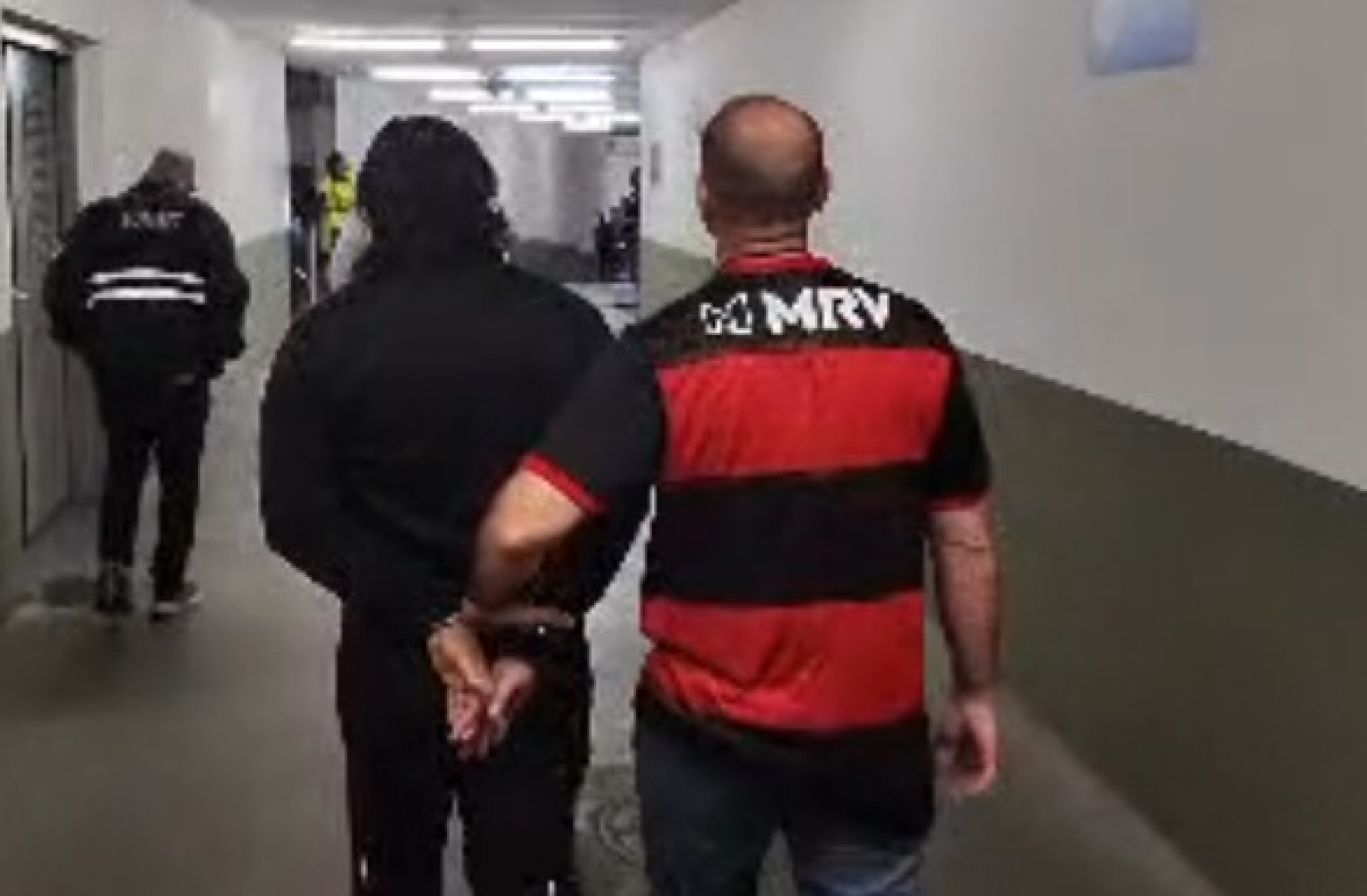 Edenison Luiz Moura de Melo foi preso quando se preparava para assistir o jogo do Flamengo - Reprodução