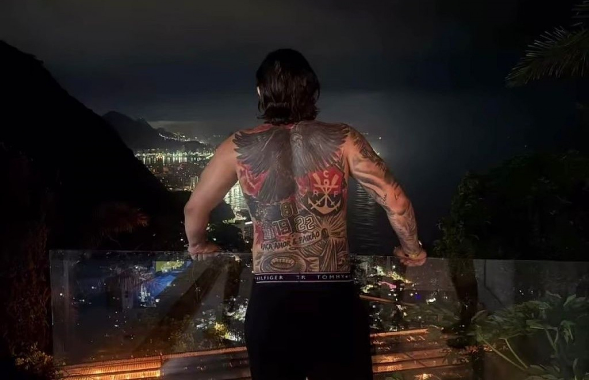 Preso no Maracanã, Edenison Luiz Moura de Melo ostentava armas e joias nas redes sociais - Reprodução