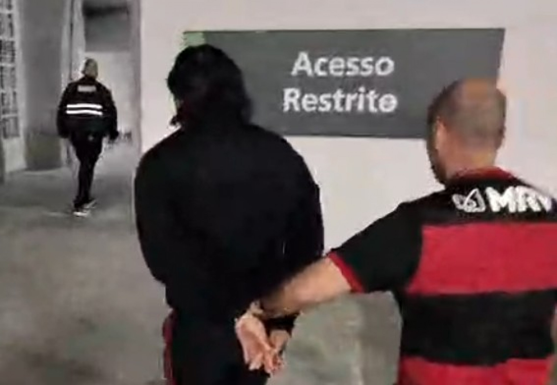 Edenison Luiz Moura de Melo foi preso quando se preparava para assistir o jogo do Flamengo - Reprodução