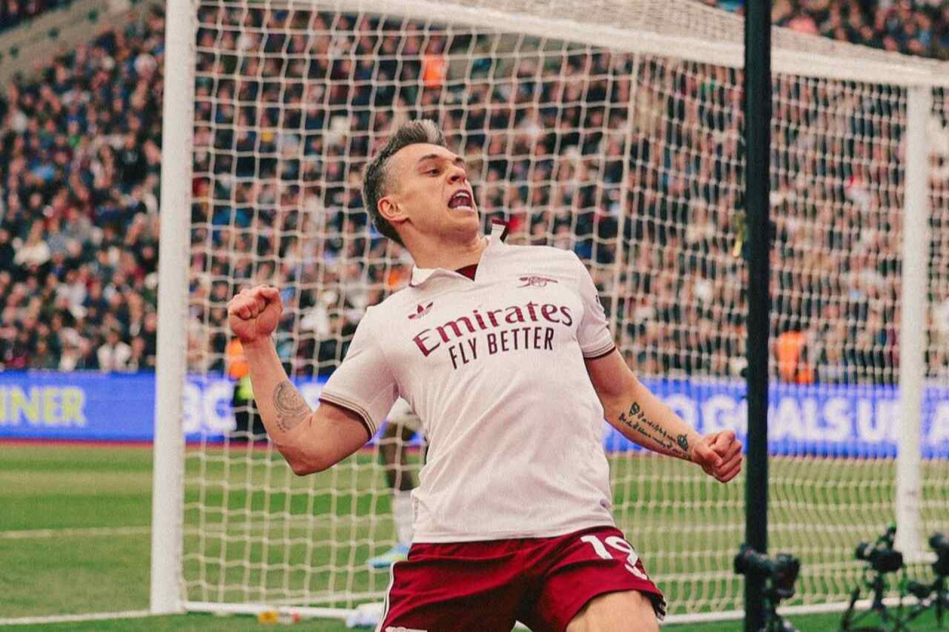 Com Aston Villa campe&atilde;o da Liga Europa, Inglaterra ruma para dom&iacute;nio e Tr&iacute;plice Coroa in&eacute;dita