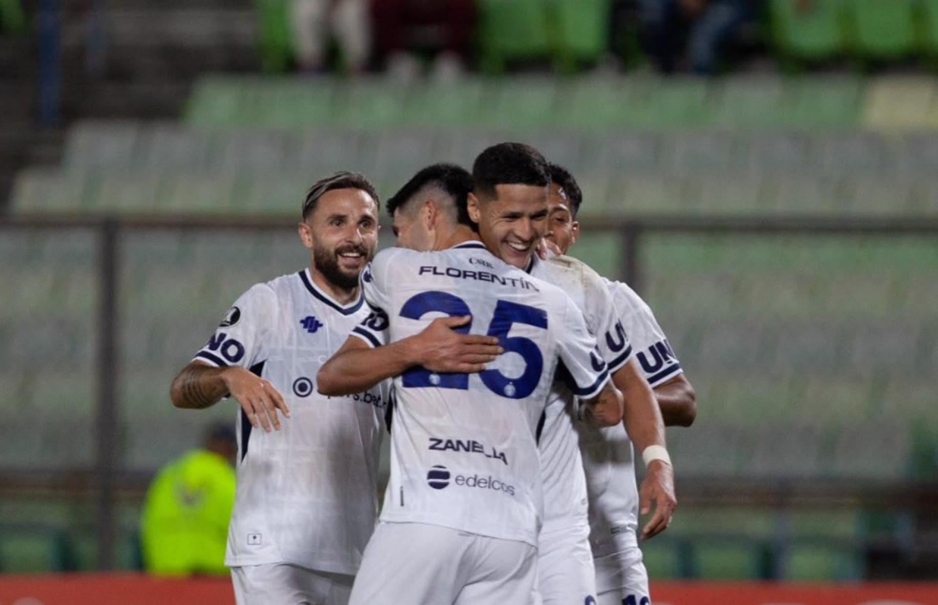 Vit&oacute;ria do Rivadavia sobre La Guaira ajuda Fluminense na Libertadores