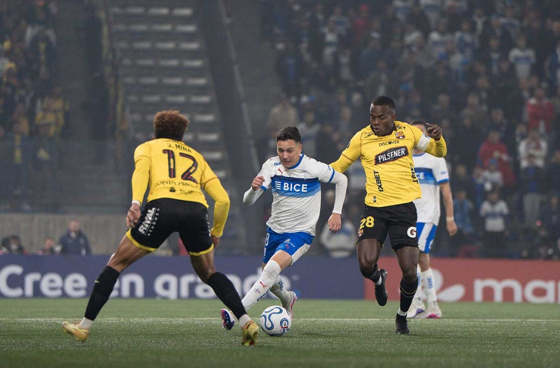 Universidad Cat&oacute;lica bate o Barcelona de Guayaquil e tira Cruzeiro da lideran&ccedil;a