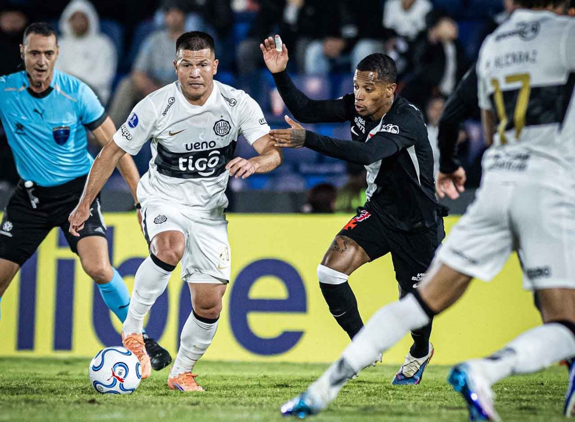 Ainda suspenso, Renato Ga&uacute;cho analisa derrota do Vasco na Sul-Americana