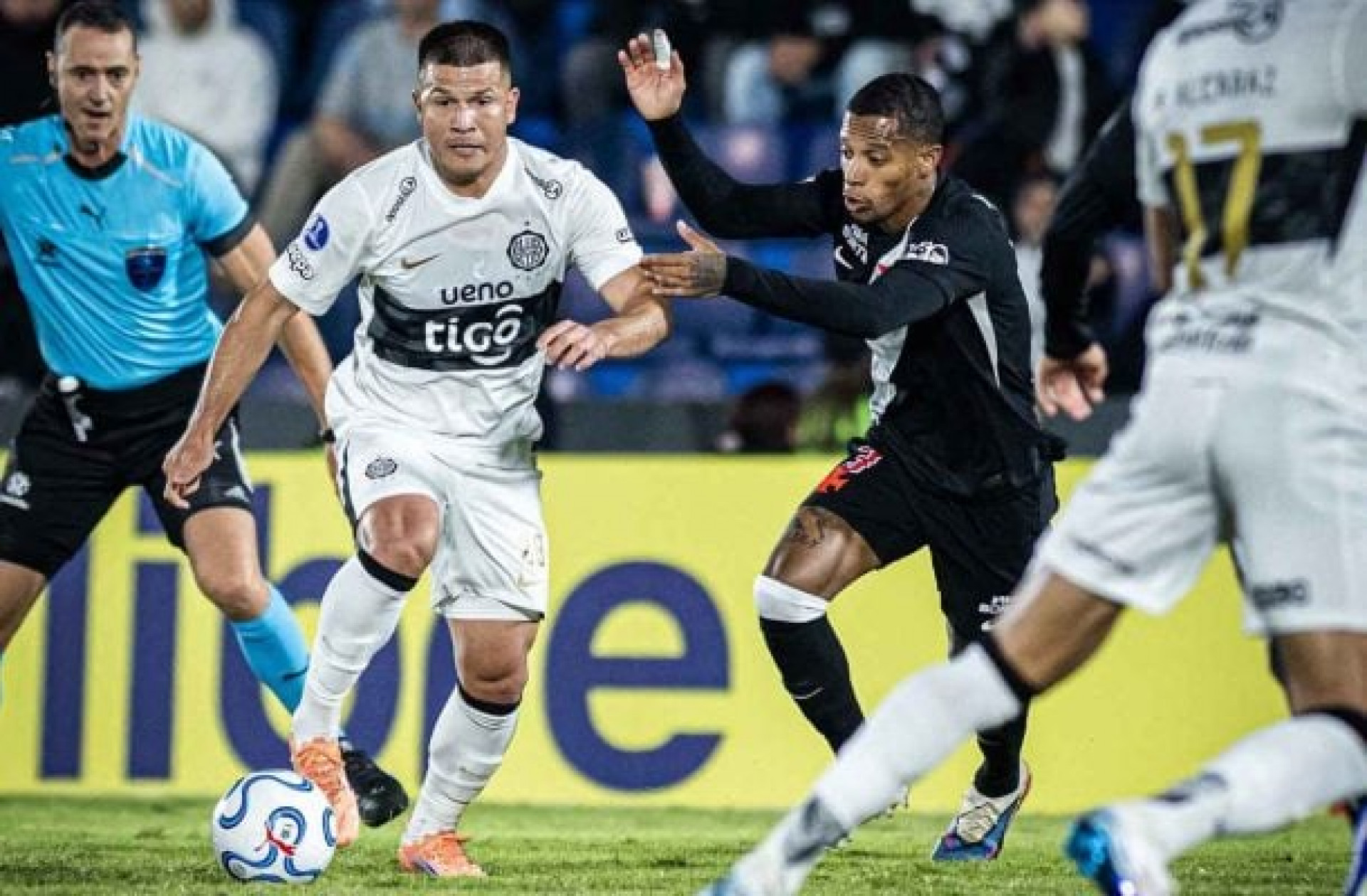 Excesso de cart&otilde;es consecutivos vira principal rival do Vasco na temporada