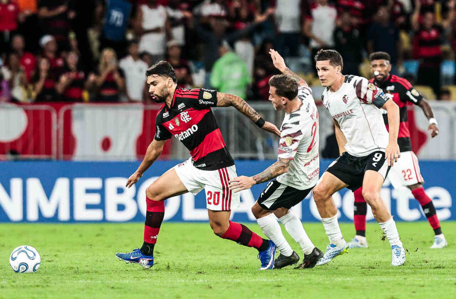 Paquet&aacute; mostra fome de t&iacute;tulos pelo Flamengo ao comentar ida &agrave; Copa