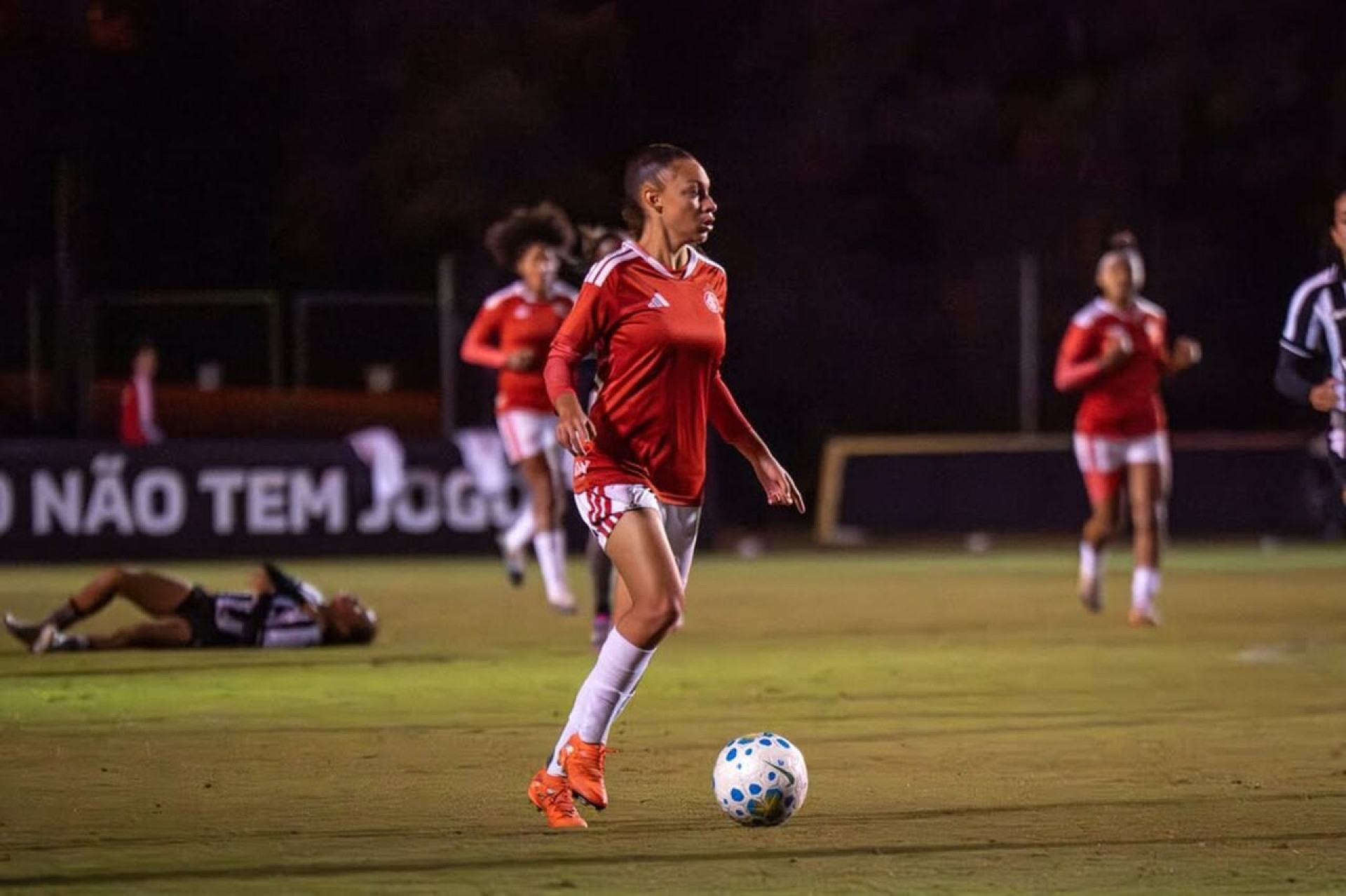 Internacional x Flamengo (feminino): Onde assistir, escala&ccedil;&otilde;es e arbitragem